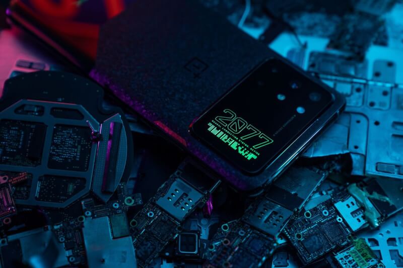 Se OnePlus 8T Cyberpunk 2077 blive unboxet